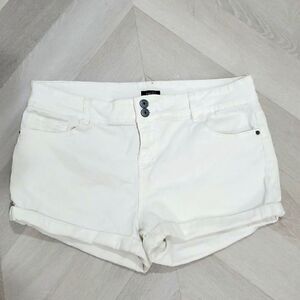 Rue 21, Womans white Denim, Patriotic Shorts, Size 15/16